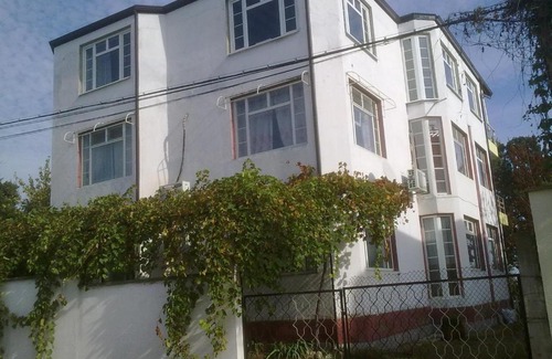 Trakata House | Budget-Friendly Stay at Prima Guest House 2 with Pool