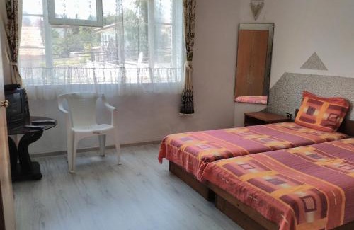 Trakata House | Budget-Friendly Stay at Prima Guest House 2 with Pool