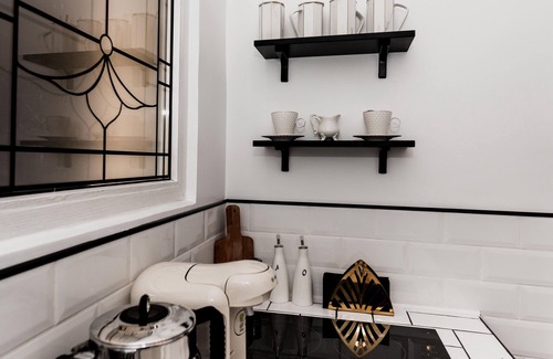 Sector 1 Apartment | Discover Primaverii Interbelle: Spa and Hot Tub Retreat