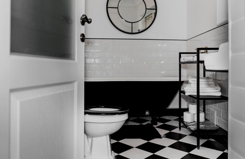 Sector 1 Apartment | Discover Primaverii Interbelle: Spa and Hot Tub Retreat