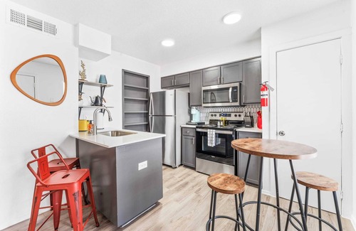 Windsor Park Apartment | Cozy 1BR Retreat with Fast WiFi, Steps from Downtown