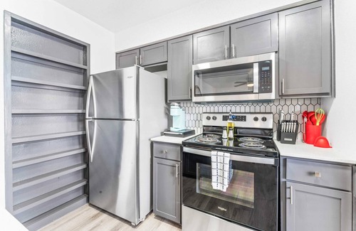 Windsor Park Apartment | Cozy 1BR Retreat with Fast WiFi, Steps from Downtown