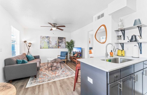 Windsor Park Apartment | Cozy 1BR Retreat with Fast WiFi, Steps from Downtown