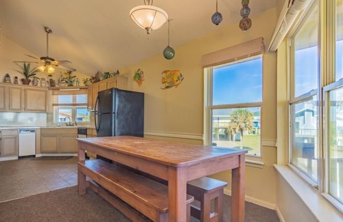 Galveston House | Beachfront Retreat with Ocean Views Near Galveston Attractions