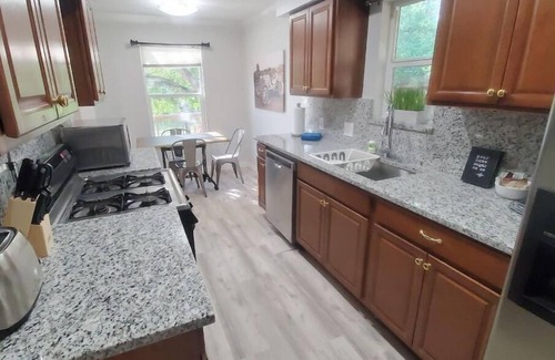Parker Lane House | Prime Central Austin Retreat: Family-Friendly & Inviting
