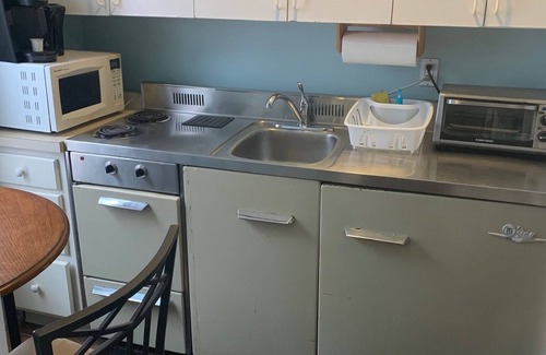Pawtucket Apartment | Cozy Room with Free Wi-Fi, Parking & Spa Near Providence
