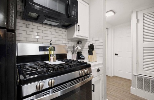 Wooten Apartment | Prime Crestview Suite! Cozy Beds & Free Laundry!