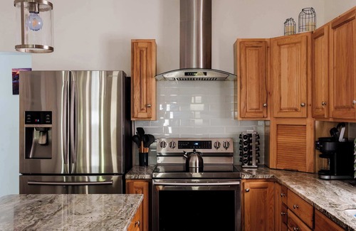 Indianapolis House | Prime Downtown Stay 4BR/3BA Walk to Stadiums Hot Tub + Game Room