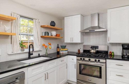 Govalle House | Prime East Side Austin | Casa & Casita Cherico