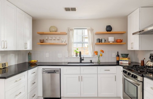 Govalle House | Prime East Side Austin | Casa & Casita Cherico