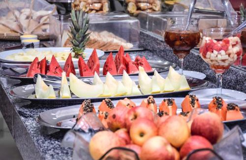 Santana Hotel | Ideal Stay at Prime Hotel with Family-Friendly Amenities