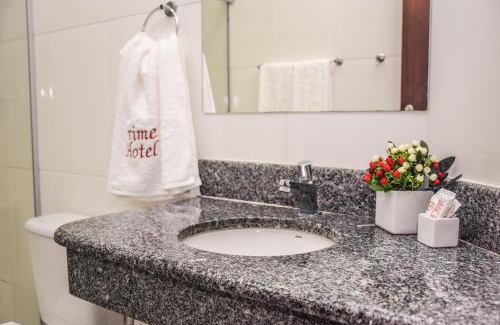 Santana Hotel | Ideal Stay at Prime Hotel with Family-Friendly Amenities