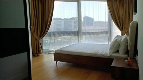 Bahcelievler Apartment | Discover Prime Istanbul Residences with Ocean View & Pool