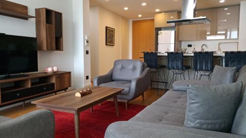 Bahcelievler Apartment | Discover Prime Istanbul Residences with Ocean View & Pool