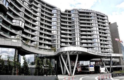 Bahcelievler Apartment | Discover Prime Istanbul: 4-Star Bliss with Oceanfront Views