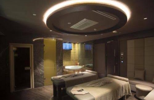 Bahcelievler Apartment | Discover Prime Istanbul: 4-Star Bliss with Oceanfront Views