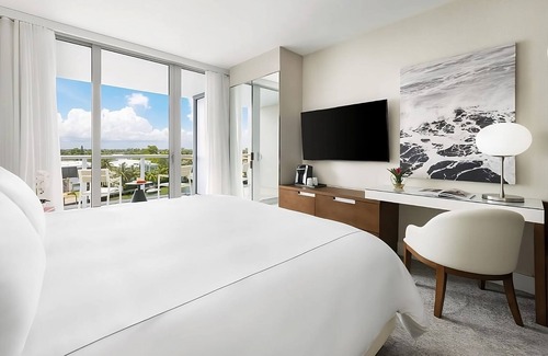 Bay Harbor Islands Hotel | Convenient Hotel Near Miami-Opa Locka Airport & Pool