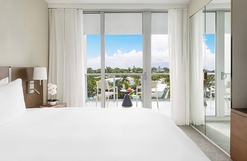 Bay Harbor Islands Hotel | Convenient Hotel Near Miami-Opa Locka Airport & Pool