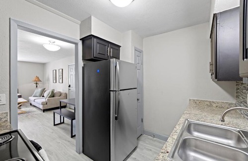 Lake Highlands Apartment | Convenient King Bed Apartment Near Dallas Hospitals & Highways