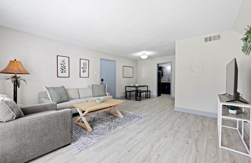 Lake Highlands Apartment | Convenient King Bed Apartment Near Dallas Hospitals & Highways