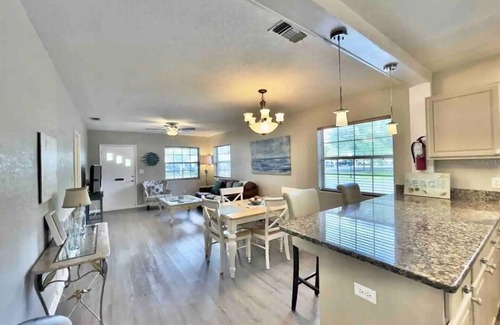 Dunedin House | Prime Location, 2 Bath/2 Bed Perfect Getaway