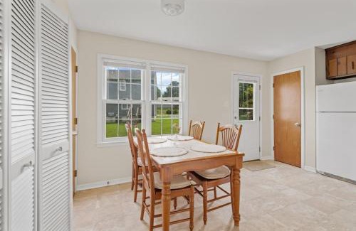 North Chesterfield Apartment | Prime Location 2 BR Oasis with Washer and Dryer