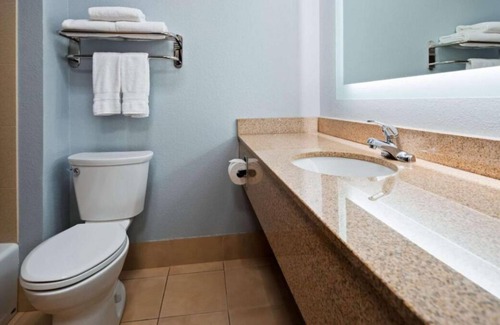 Blaine House | Prime Location! 2 Convenient Units, Free Parking & Breakfast, Indoor Pool