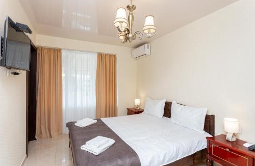 Avlabari Apartment | Elegant Three Bedroom Apartment in Old Tbilisi with Hot Tub