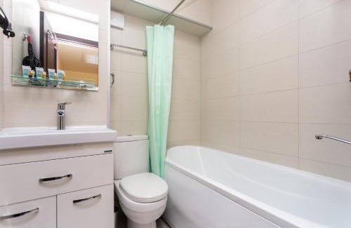 Avlabari Apartment | Elegant Three Bedroom Apartment in Old Tbilisi with Hot Tub