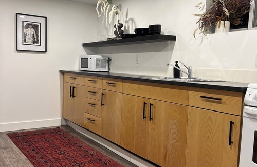 Bickford Park House | Prime Location City Suite Near Attractions in Little Italy