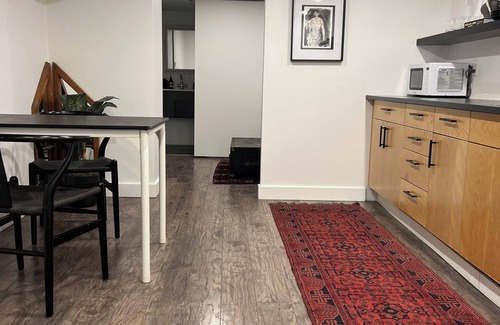 Bickford Park House | Prime Location City Suite Near Attractions in Little Italy