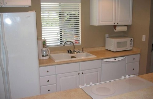 Palm Desert Condo | Prime Location: Cozy Unit on Serene Greenbelt with Pool