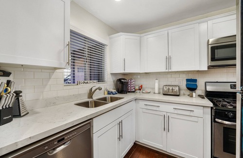 Lower Avenues Condo | Remarkable Downtown SLC Condo Near UofU with Spa & Breakfast