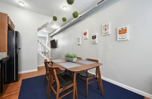 East Allegheny House | Experience Comfort with King & Queen Beds and Free Parking
