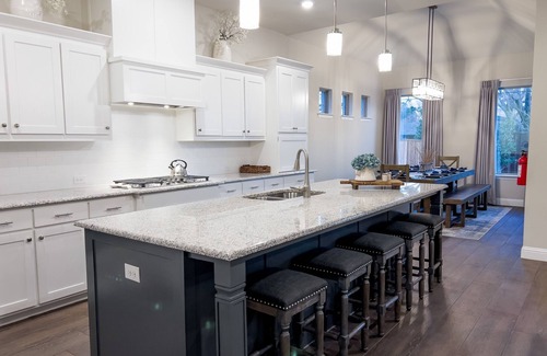 Arlington House | Ideal Getaway with Game Room, Hot Tub & 10/10 Rating