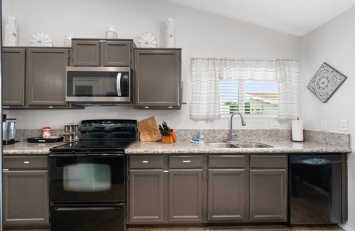 La Buena Vida House | Prime Location with Pool, Hot Tub & Outdoor Kitchen