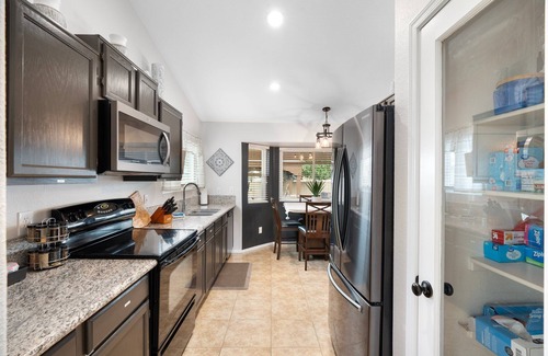 La Buena Vida House | Prime Location with Pool, Hot Tub & Outdoor Kitchen