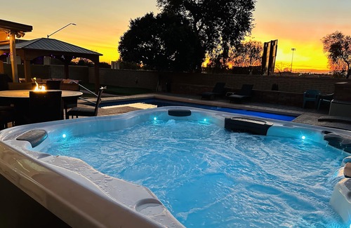 La Buena Vida House | Prime Location with Pool, Hot Tub & Outdoor Kitchen
