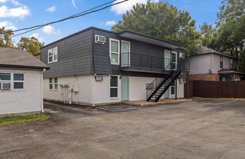 Central Arlington Apartment | Convenient Stay Near AT&T Stadium with Spa & Breakfast