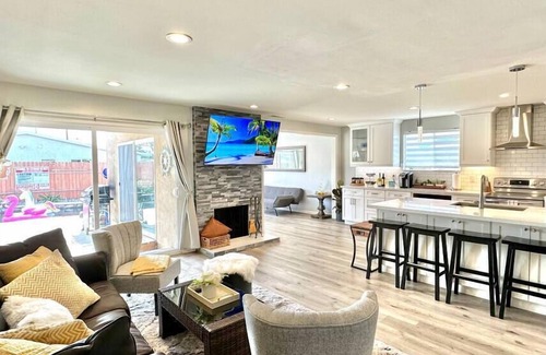 North Clairemont House | Renovated San Diego Home with Pool, Spa & Guest Rated 10/10