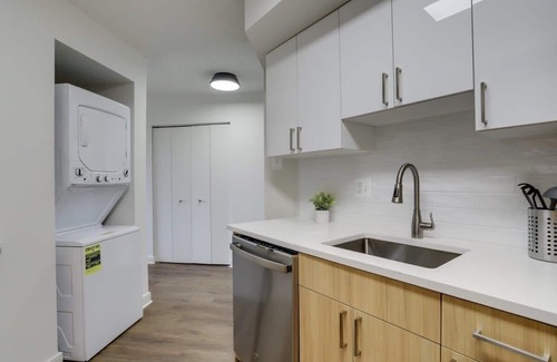Pentagon City Apartment | Modern Apartment in Prime Pentagon City Location