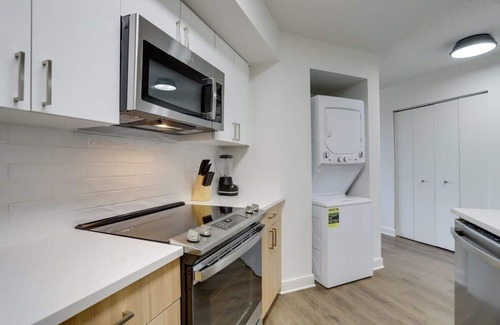 Pentagon City Apartment | Modern Apartment in Prime Pentagon City Location