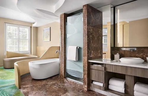 Pasadena Hotel | Prime Location! Onsite Pool, Pet-Friendly Property, Minutes to Legion Park