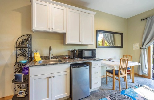 Hood River Apartment | Prime Location! Park your car. Walk and bike everywhere!