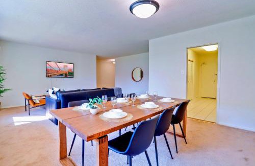 Aurora Highlands Apartment | Prime Location! Spacious & Comfy