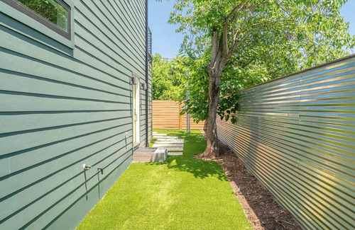 MLK Apartment | Prime Location, SXSW, Monthly Stays | Daisy Lee