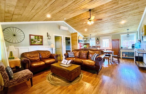 Dripping Springs Cottage | Ideal Country Cottage for 10 in Dripping Springs by Camp Lucy
