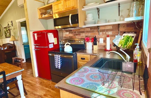 Dripping Springs Cottage | Ideal Country Cottage for 10 in Dripping Springs by Camp Lucy
