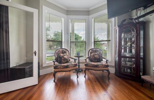 Johnson City House | Prime location-Walk to food, Bars and Wineries!
