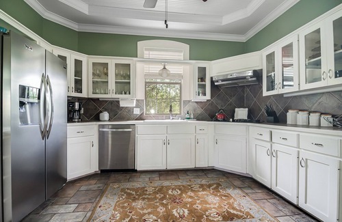 Johnson City House | Prime Location-walk to Food, Bars and Wineries!